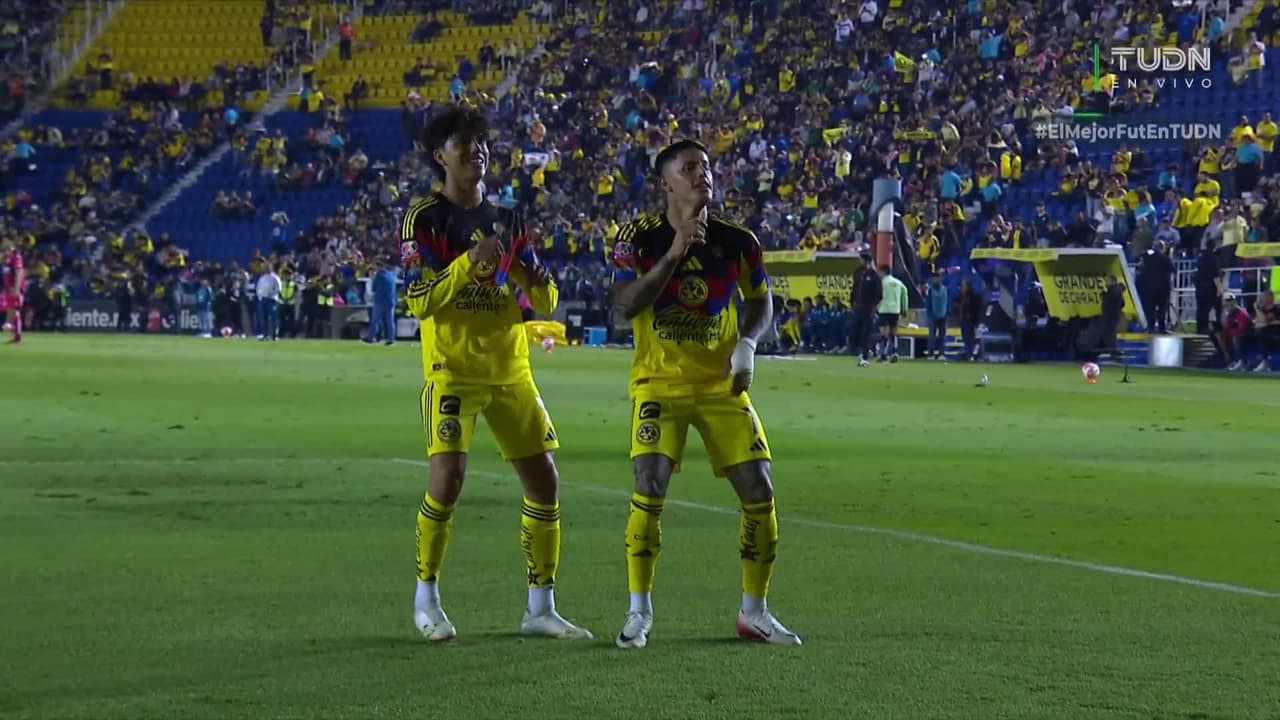 ¡Golazo! Portero de Xolos intenta intimidar a Rayito y se la terminan aplicando