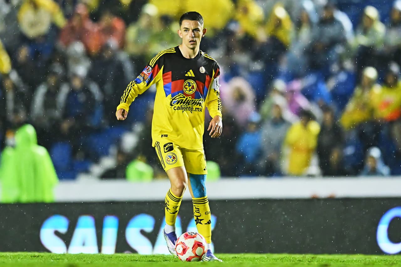 Álvaro Fidalgo 'sufre' celos por parte de sus mascotas tras el partido América vs. Tijuana