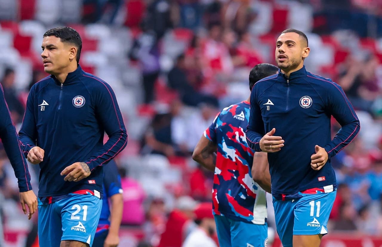 Giakoumakis tiene ofertas del futbol de Arabia Saudita y podría salir de Cruz Azul