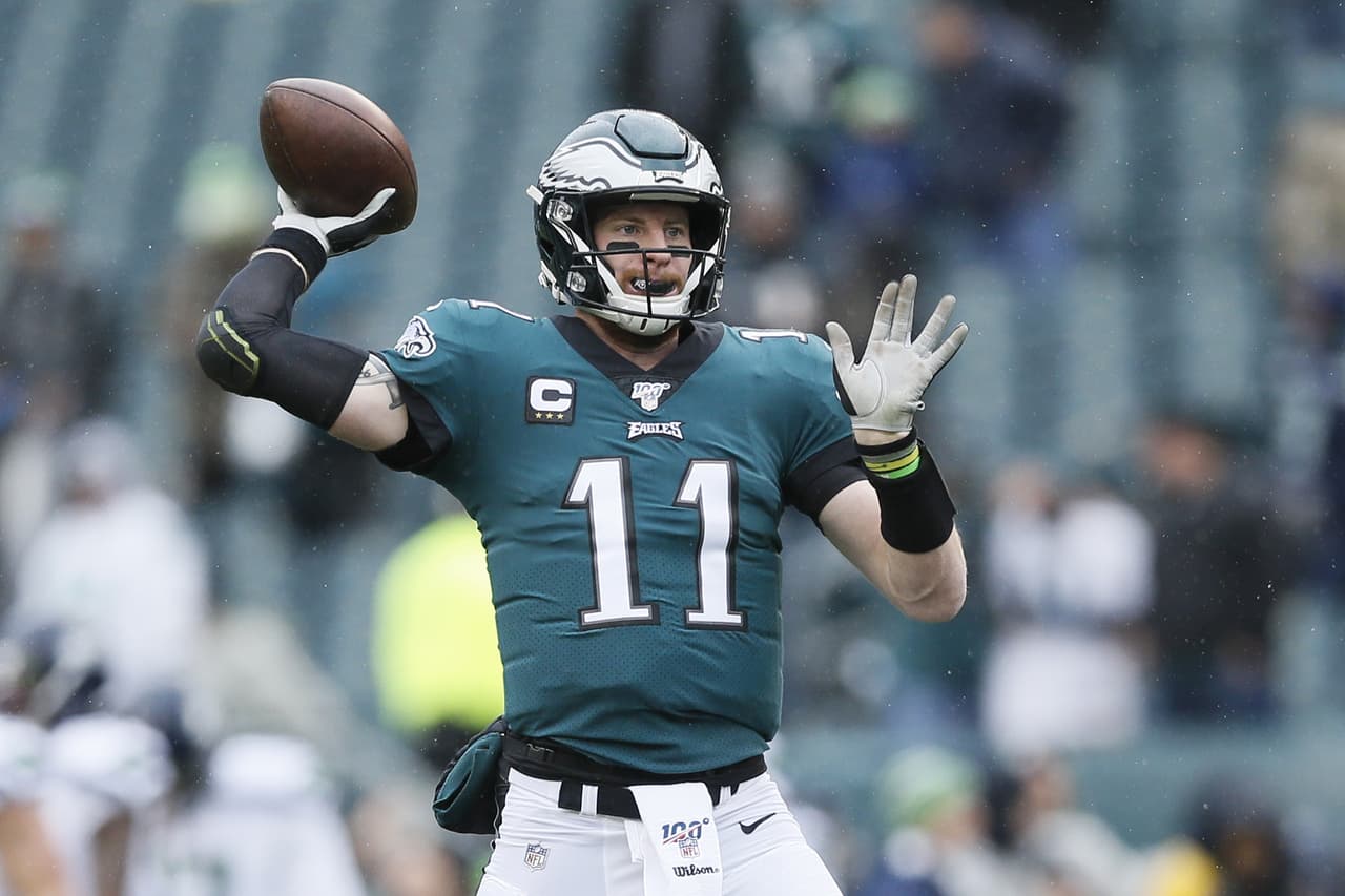 Carson Wentz no cuestiona a los Eagles por tomar a Jalen Hurts